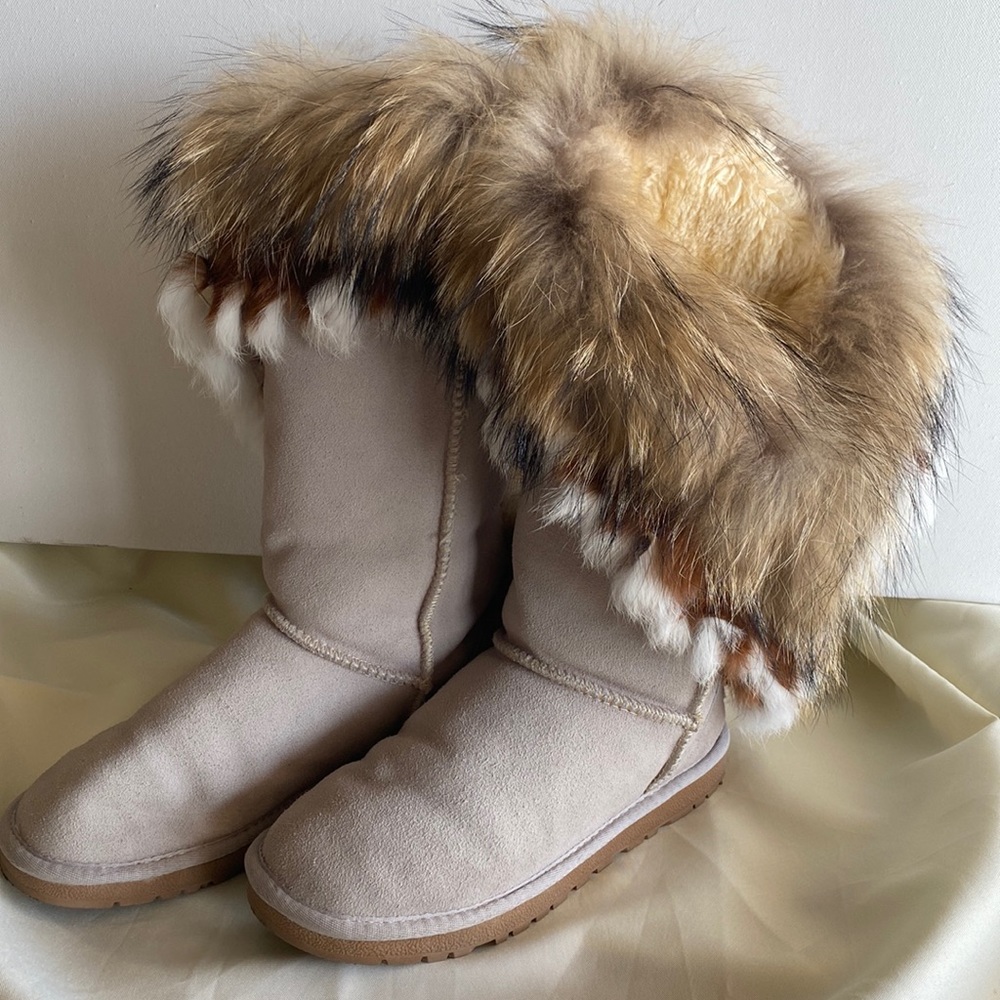 TODAY: Unique suede boots with real fur cuff